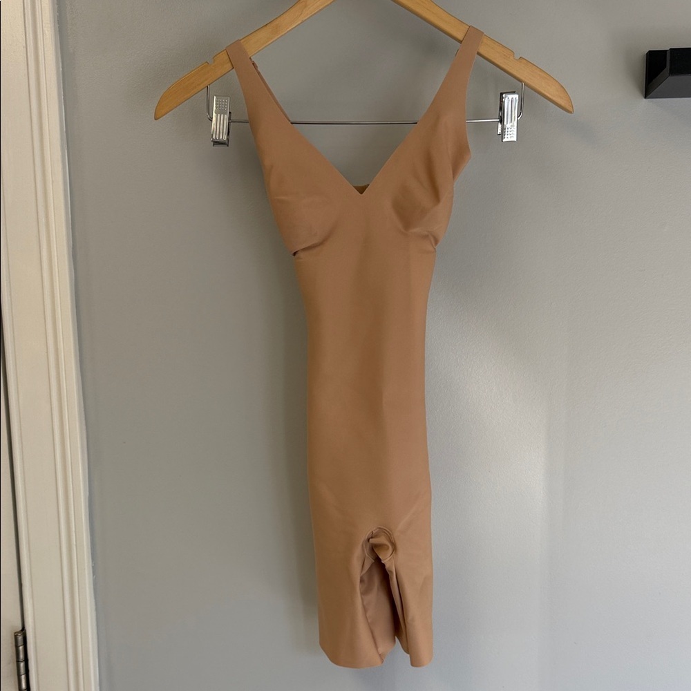NWOT SKIMS Sculpting Bodysuit with Shorts